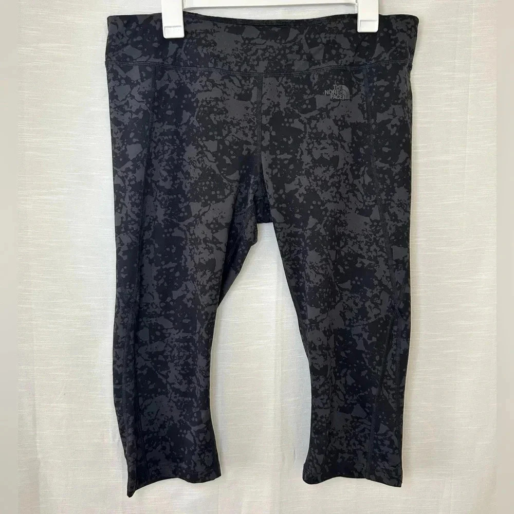 The North Face Women's Black Print Pulse Capri Tight - Picture 4 of 7